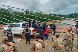 Poza de piscicultura, es increíble , en la frontera en peru existen contados pozos sin control ni apoyo especializado para peces, en cambio en la frontera de brasil, acre y en bolivia, existen muchos pozos de piscicultura, el peruano los compra sus peces y por eso incautan cargamento de peces. Madre De Dios Militares Y Policias Expulsan A Haitianos Noticias Agencia Peruana De Noticias Andina