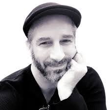 Lee Einhorn's Instagram, Twitter & Facebook