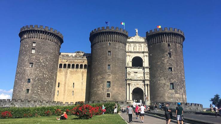 Il Maschio Angioino, la storia e il simbolo di Napoli - &egrave;campania