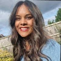 Naomi Leslie's Instagram, Twitter & Facebook