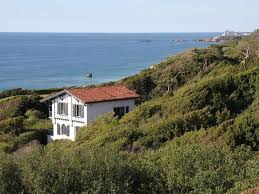 Une Charmante Villa De 4 Chambres A Louer Au Coeur Du Pays Basque Une De Nos Nouveautes Pour 2018 Vacances Paysbasque Villa De Luxe Villa Location Villa