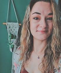 Mary Snelling's Instagram, Twitter & Facebook