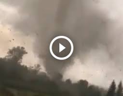 Jest to zjawisko małoskalowe, atmosferyczne, związane z chmurą cumulonimbus w jednym i drugim przypadku. Traba Powietrzna Magazyn Rmf Fm
