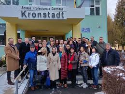 Eu vin din braşov, un loc în care învăţământul profesional dual a arătat că se poate, că este forma optimă prin care să la noi şcoala germană kronstadt a dovedit că se poate şi o dovedeşte de câţiva ani de zile şi pe acest model am invitat cndipt să dezvolte un proiect care va avea un buget de 60. Scoala Germana Brasov Vrancea24