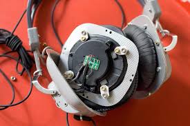 Each part ought to be set and linked to different parts in specific way. Headphone Speaker Wiring Diagram How To Repair Headphones Wire Cable Detailed Video Guide Diy32 Youtube Headphone With Mic Wiring Diagram Issac Artiaga