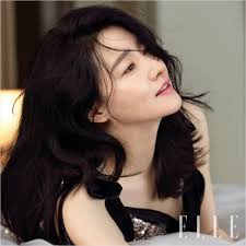 Lee Young Ae chơi cùng con trong biệt thự