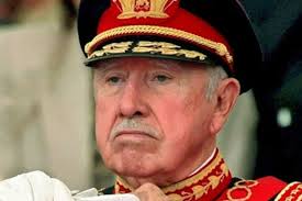 Pese a la violación reiterada de los derechos humanos que tuvo lugar bajo. Astuto Desconfiado Y Taimado Publican Biografia De Augusto Pinochet La Tercera