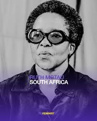 Carrie Lumpkin's Instagram, Twitter & Facebook