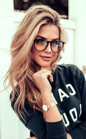 Best Hairstyles For Female Glasses Wearers Pinmakeuptipss Com In 2020 Blonde With Glasses Cool Hairstyles Glasses For Oval Faces