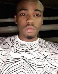 No se supone que suceda, pero estoy entusiasmado con mi hermanastra. Resemblance Between Mayorkun And His Brother Ayobami Celebrities Nigeria