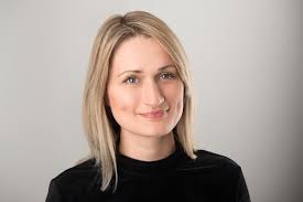 Victoria Fox's Instagram, Twitter & Facebook