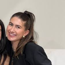 Lindsey Mcnamara's Instagram, Twitter & Facebook