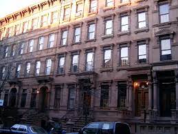 Brownstones are a beloved part of nyc's architecture, but the term is often used incorrectly. Brownstone Baustoff Wikipedia