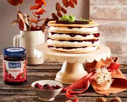 Pfannkuchen (pfannenkuchen), in österreich auch gerne palatschinken genannt, können für eine süßspeise oder auch herzhafte gerichte verwendet werden. Pfannkuchen Torte Mit Cranberries