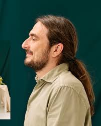 Meet our Perfumer Juanma Velasco​ ​After completing a Master's degree in  Cosmetics, Juanma joined Eurofragance as a compounder. While he worked with  Perfumers daily, he hadn't considered the profession of Perfumer, until