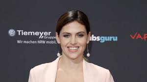 Hana šafránková is on facebook. Oben Ohne Hana Nitsche Zieht Auf Der Nyfw Blank Promiflash De