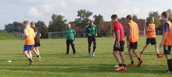 Im gestrigen cupfinal unterliegen unsere frauen 1 dem fc uzwil mit 2:0. Fotoruckblick Training Der B Junioren 2015 Mit Dem Rum Ex Nationalspieler Und Trainer Ionel Gane Tura Meldorf