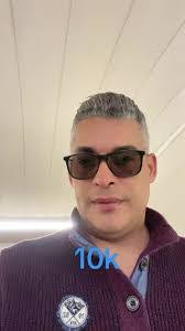 Robert Leiva's Instagram, Twitter & Facebook