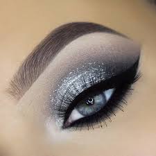 Yassssss Anknook Classic Silver Glitter Eye Look Now On My Youtube Link In Bio Product Eyemakeup Silver Eye Makeup Eyeshadow Makeup Blue Makeup