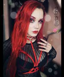 Alternative Models On Instagram Featuring Srtaklaha Please Follow Indiescene Girlswithpiercings Alt Girls With Dyed Hair Model Dark Fashion