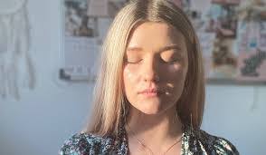 Colleen Clare's Instagram, Twitter & Facebook