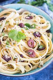 Pasta Aglio E Olio This Pasta Aglio E Olio Recipe Features A Light Olive Oil Based Sauce Garlic A Go Olio Recipe Spaghetti Recipes Easy Aglio E Olio Recipe