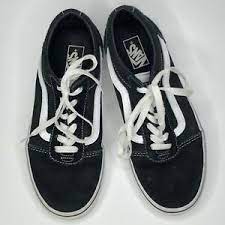 Bar lacing vans is a method where rather than exposing diagonal runs of the laces, the shoestrings are arranged in straight horizontal bars. Euc Kids Black Lace Up Vans Size 5 Ebay