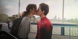 Spideychelle Kiss Tom Holland Tom Holland Zendaya Tom Holland Spiderman