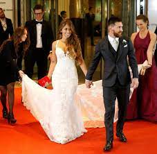 Entdecke rezepte, einrichtungsideen, stilinterpretationen und andere ideen zum ausprobieren. Lionel Messi Mutter Und Shakira Sorgen Bei Hochzeit Fur Affront Welt