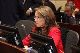 She was elected by the supreme court of justice out of a list of three candidates presented by president juan manuel santos calderón that also included juan carlos. Critican A Viviane Morales Y Carlos Alonso Lucio Por Sus Hijos