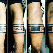Black Band Tattoo Meaning 95 Significant Armband Tattoos Bedeutungen Und Designs 2018 Arm Band Tattoo Around Arm Tattoo Armband Tattoo Meaning