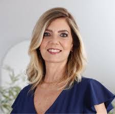 Agnes Costa's Instagram, Twitter & Facebook