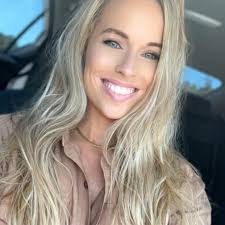 Rebecca Scott's Instagram, Twitter & Facebook