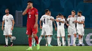 Italia es un enjambre de camisetas azules que actúan como banda organizada. El Record Logrado Por Italia Tras Vencer A Turquia