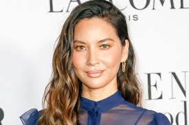 Lisa olivia munn is an american actress and model. Olivia Munn Wears Crop Top Capris Nude Sandals On Instagram Fitforhealth News