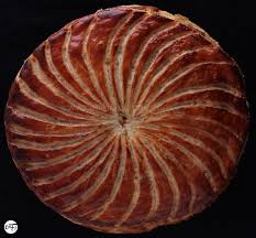 C Est Ma Fournee La Galette Des Rois A L Ananas Roti Et A La Noix De Coco De Pierre Herme Galette Des Rois Ananas Roti Galette Des Rois Coco