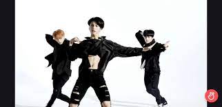 Hyunjin emerged from the kitchen shirtless, with a glass in his hand. Boraxjinyoungxbrightwin On Twitter Hyunjin Abs Killed Me Why So Sexy Dance Line Is Visual Line Znd So Powerful Straykids ìŠ¤íŠ¸ë ˆì´í‚¤ì¦ˆ Hyunjin Leeknow Felix Https T Co Mcpdsf5ziv