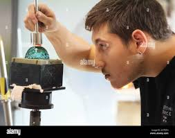 PHOTOPQR/LE REPUBLICAIN LORRAIN/Thierry NICOLAS ; Meisenthal ; 08/11/2021 ;  Présentation de PIAF la boule de Noël 2021 du Centre International d'Art  Verrier de Meisenthal Designer Harmonie Begon