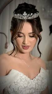 Ainda sobre essa produção maravilhosa ✨, Cada detalhe foi pensado com amor  e perfeição., A noiva Karoline, com sua beleza natural, encheu o ateliê de  luz, alegria e simplicidade., Foi uma honra ...