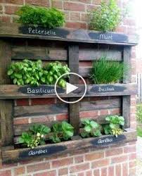Jardin Vertical De Palette En Bois Recycle Bricolage In 2020 Vertical Garden Plants Wood Pallets