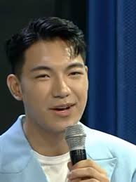 How Old Is Darren Mom