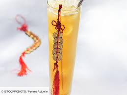 Dans un verre, versez la liqueur puis le rosé bien frais. Nouvel An Chinois Nos Recettes De Cocktails Delicieux Femme Actuelle Le Mag