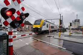 Het treinverkeer in een groot deel van nederland heeft maandagmiddag volledig stilgelegen vanwege een storing aan het telefoniesysteem. Geen Treinverkeer Tussen Kortrijk En Lichtervelde Door Incident Op Het Spoor In Roeselare Roeselare Hln Be