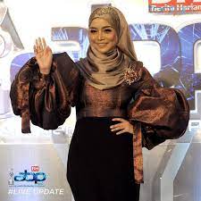 Use hashtag marketing power to increase the followers number, get. Baju Tunjuk Dada Dan Makilah Aku Busana Artis Sempena Abpbh Jadi Bahan Jenaka Gosip Tempatan Gosip Forum Cari Infonet