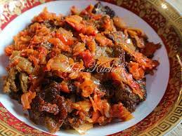 Daging salai ini saya dapat dari sahabat saya iaitu owner, daging salai cik yah. Daging Dendeng Berlada Azie Kitchen