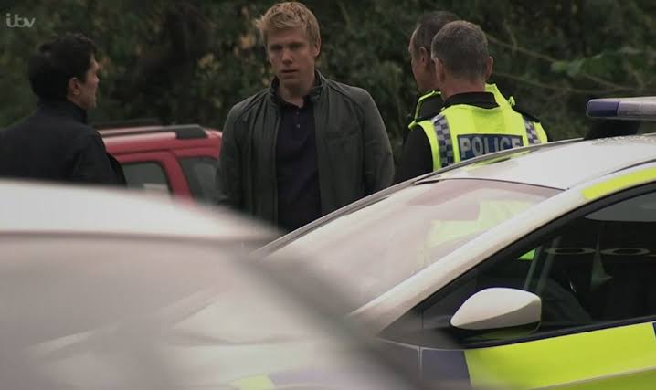 Emmerdale fans devastated as Robert turns himself in to police in sacrifice  for Aaron - The Mirror