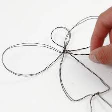 Diese engel und sterne aus draht eignen sich wunderbar als liebevolles mitbringsel in der draht von der rolle gerade biegen und nach einem einfachen schema (bendboard) als wiederholteil deko herz aus draht biegen. Pastellfarbener Blumendraht Engel Diy Anleitung