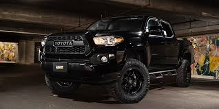 Смотрите видео toyota tacoma 2019 accessories онлайн. 2019 Toyota Tacoma Lifted Blackout Build Vip Auto Accessories Blog