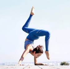 Seonia Is Doing The Impossible In Her Aloyoga Epic Legging Aloyoga Beagoddess Yoga Poses Advanced Advanced Yoga Yoga Poses