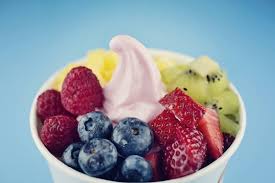 Mau mencari merk yogurt plain yang rasanya enak memiliki kualitas terbaik? Bikin Sendiri Yuk Frozen Yogurt Womantalk
